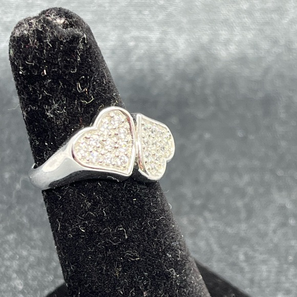 Diamond Hearts Ring - Picture 6 of 9